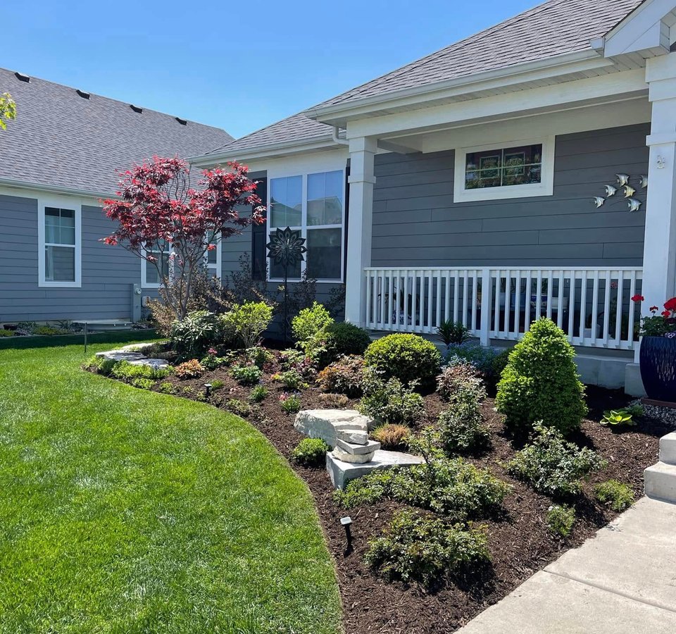 Custom front yard landscape design